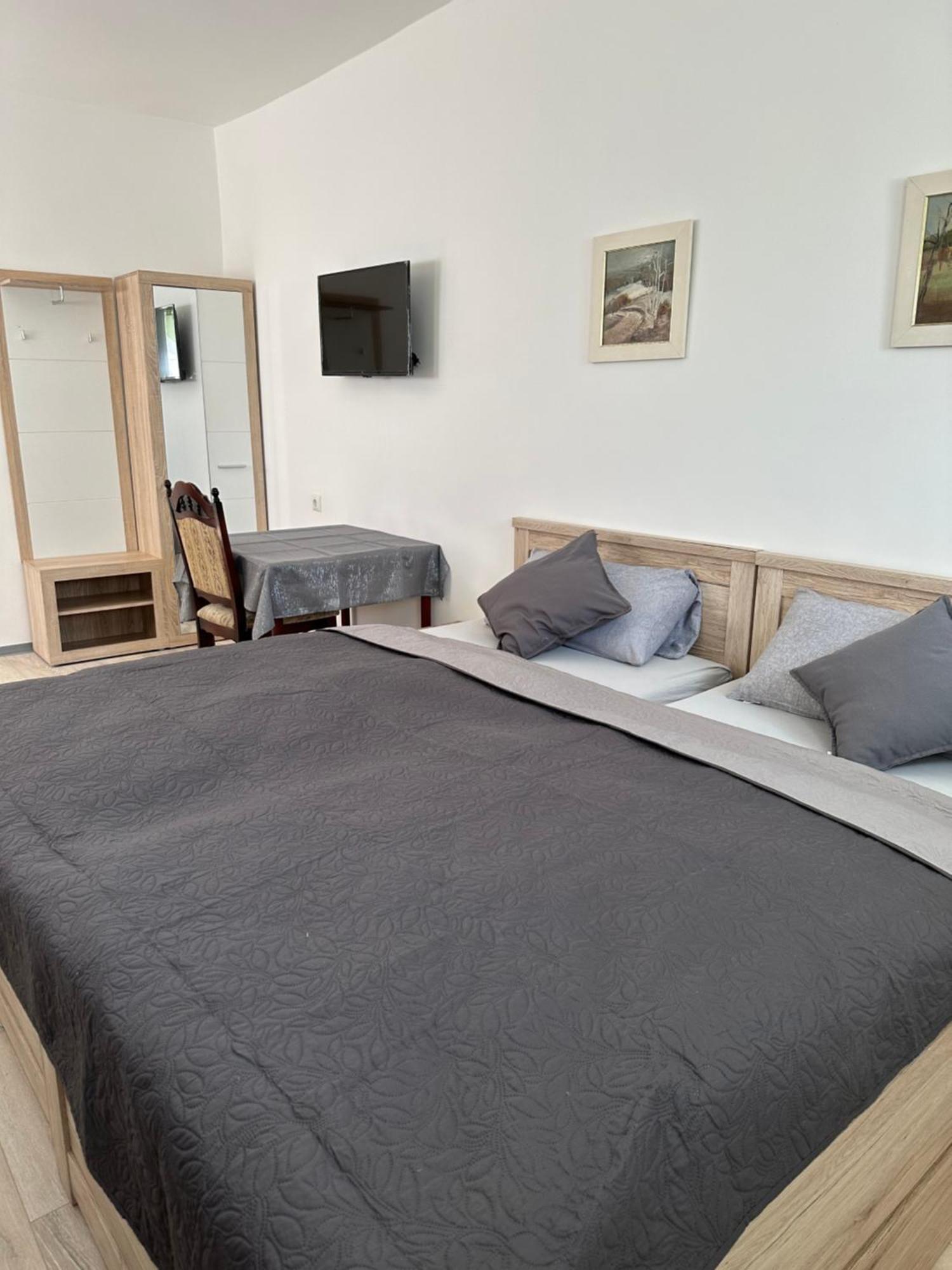 Ein Zimmer Wohnung Am Markt Oelsnitz  ภายนอก รูปภาพ